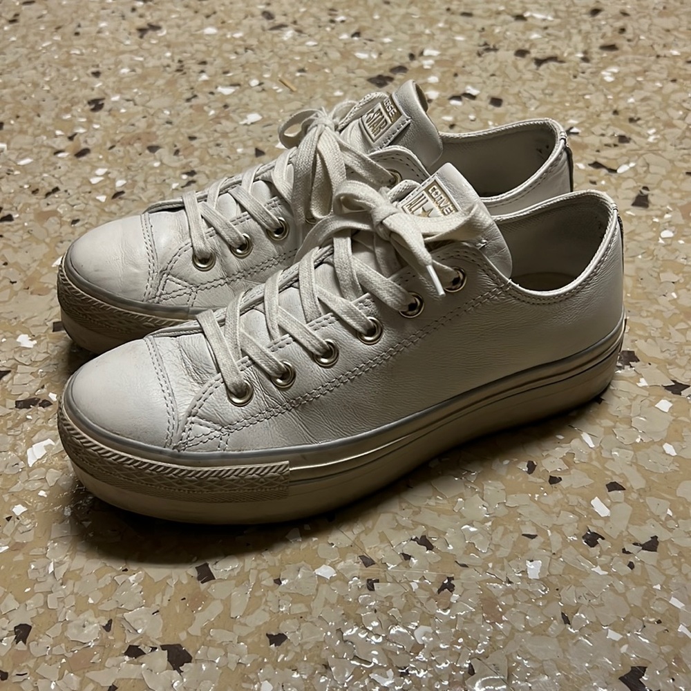 CONVERSE ALL STAR Women’s Cream Off White LEATHER PLATFORM Sneaker Sz 9